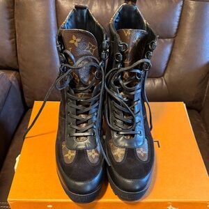Designer Black and Brown Lace-Up Boots